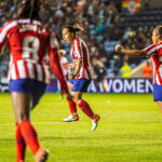 Charlyn Corral del Atlético de Madrid celebra después de anotar durante el partido