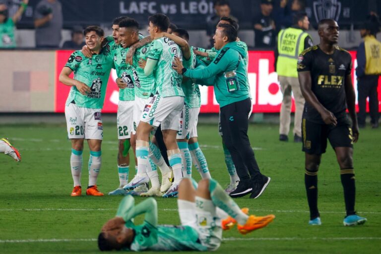 Mexico's,Leon,Celebrates,After,Defeating,Los,Angeles,Fc,During,The